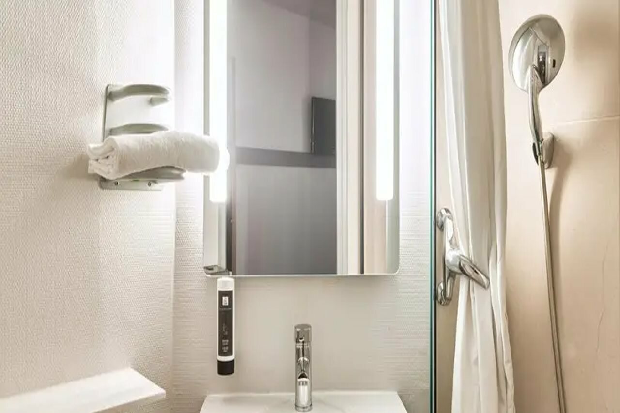 Фото B&b Hotel Evry Lisses 1