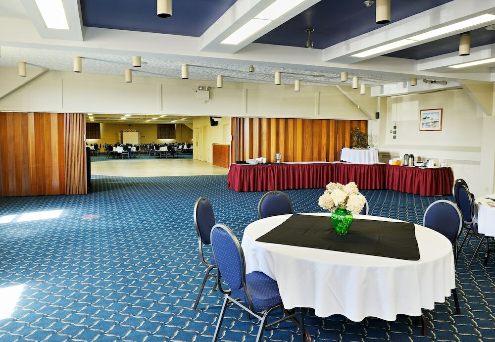 Фото Slemon Park Hotel & Conference Centre