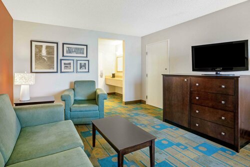 Гостиница La Quinta Inn & Suites by Wyndham Houston Nw Brookhollow