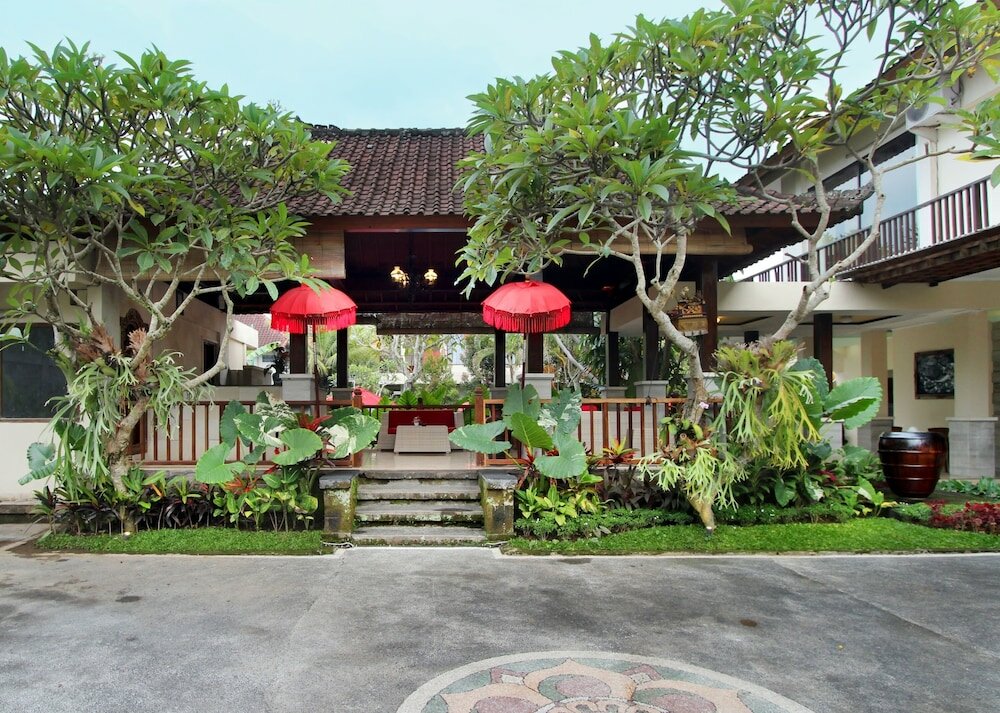 Фото Putri Ayu Cottages