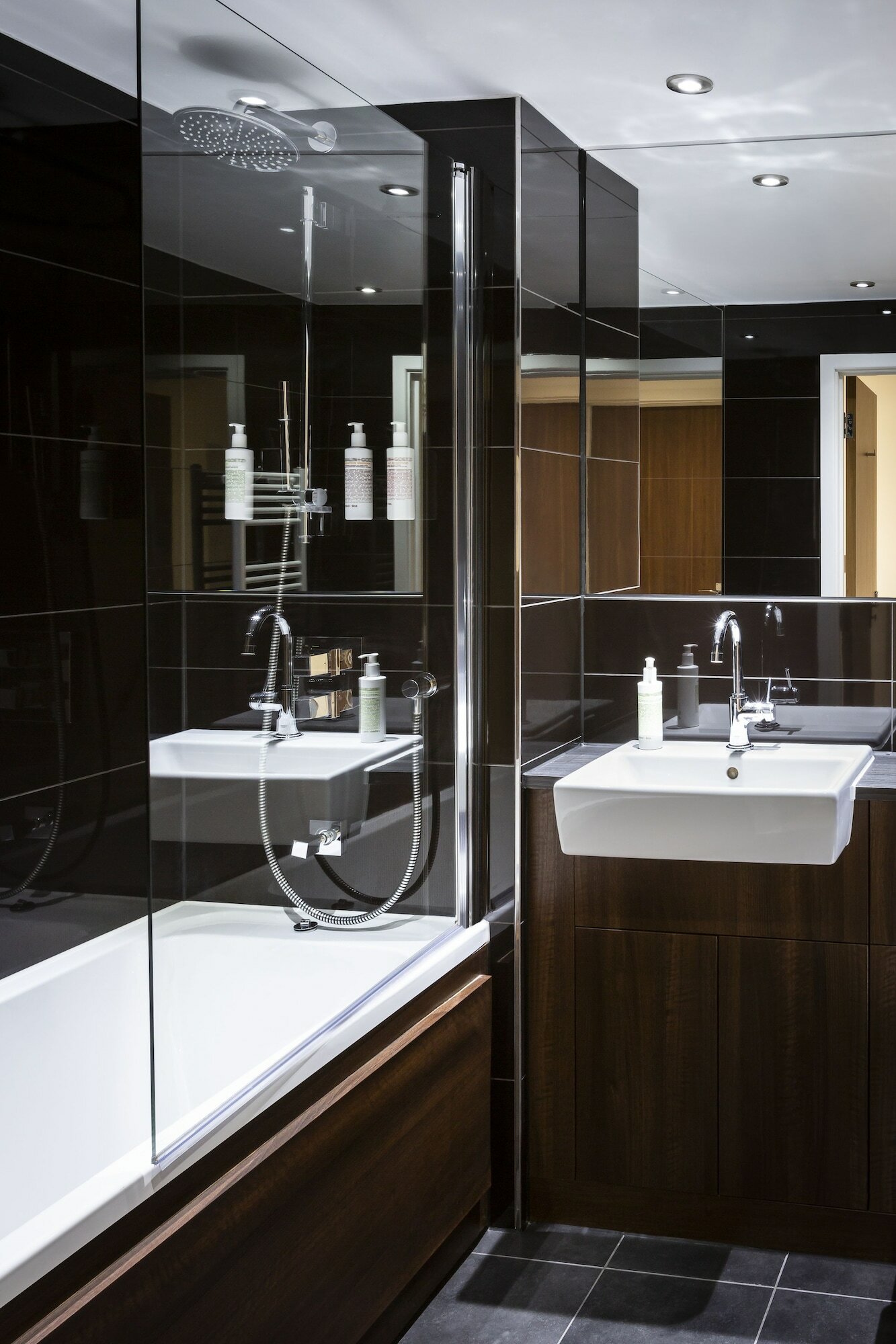 Фото Aparthotel Adagio London Brentford