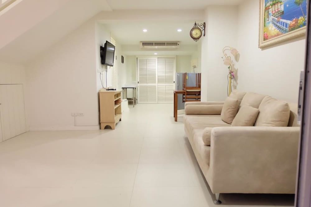 Фото Baan Sea Talay Service Apartment