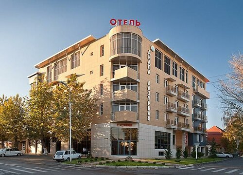 Semiz eshaklar it uslubi