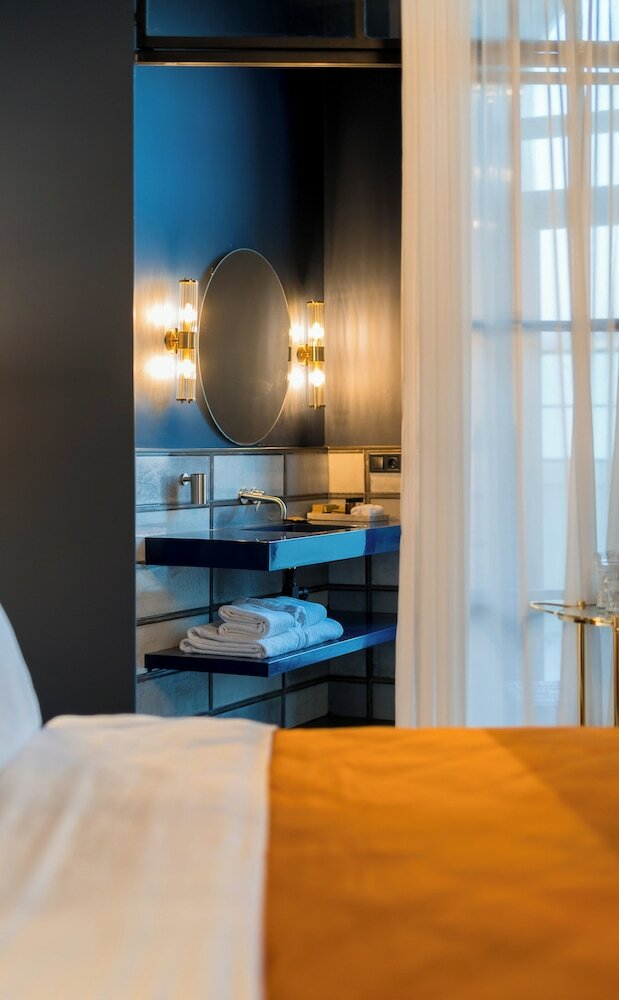 Фото Zorba & Bond hotel on the 8th