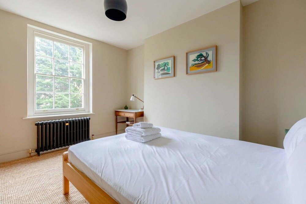 Фото Spacious & Elegant 2bd Victorian Flat - Islington!