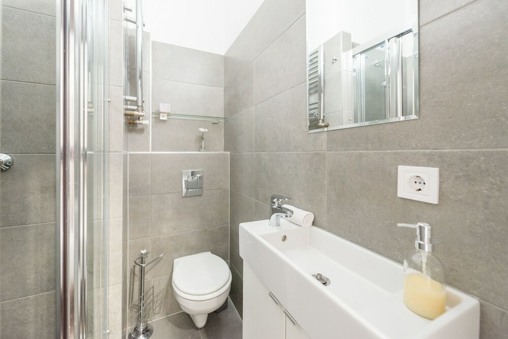 Фото Venus Apartments - Broadway I