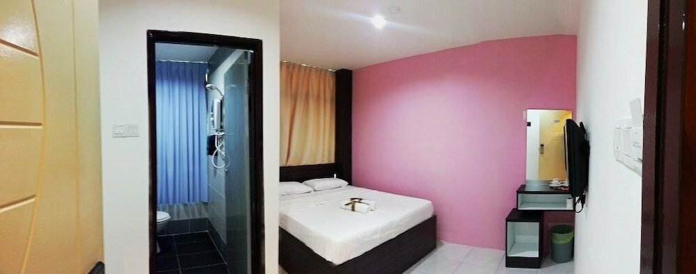 Фото Hotel CheckedInn