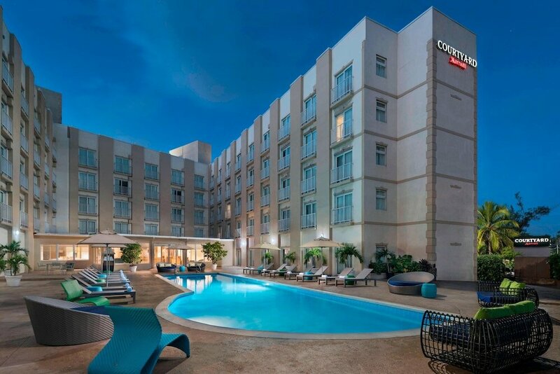 Гостиница Courtyard by Marriott Nassau Downtown/Junkanoo Beach в Нассау