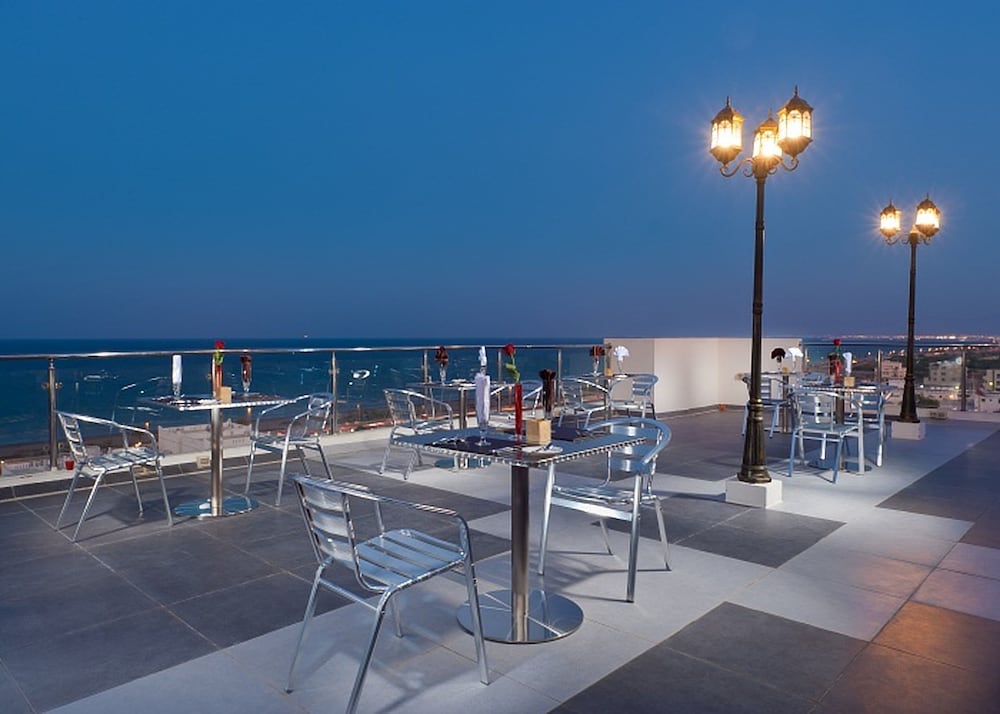 Фото Al Hail Waves Hotel Managed by Centara