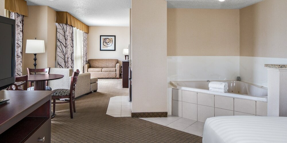 Фото Holiday Inn Express Grove City, an Ihg Hotel