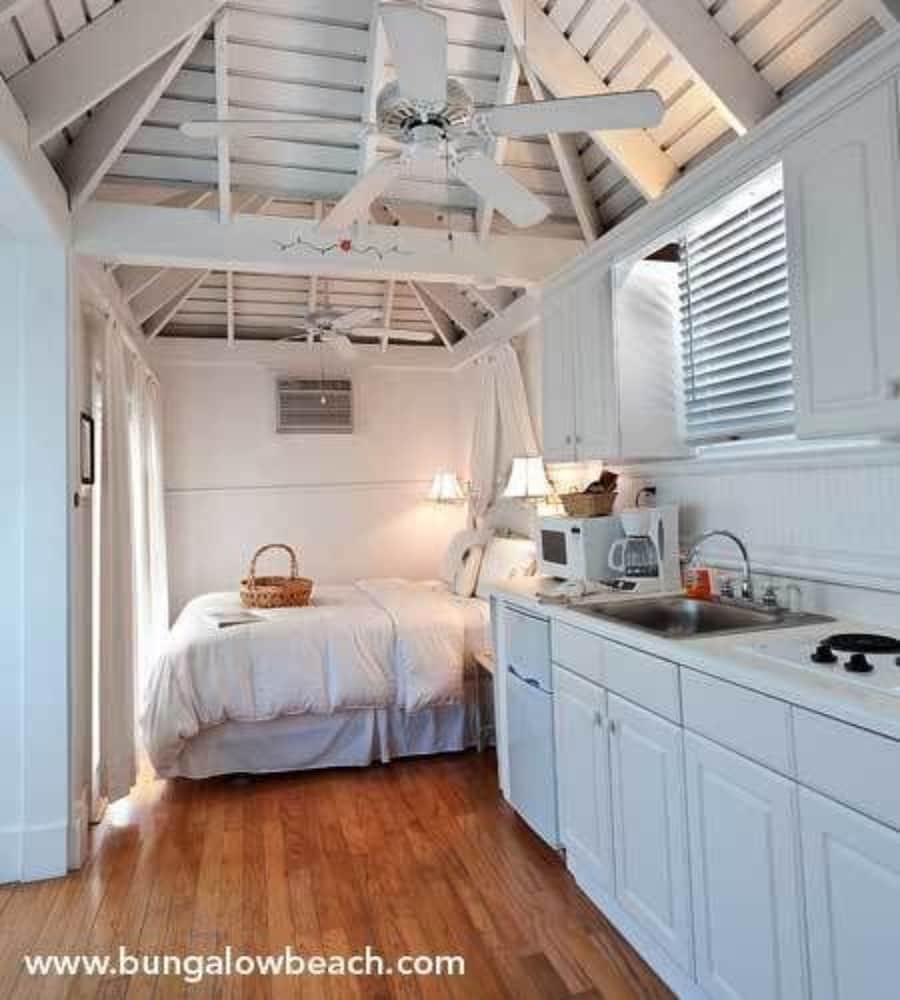 Фото Bungalow Beach Resort