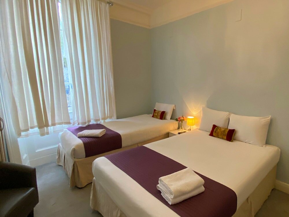 Фото Lancaster Court Hotel