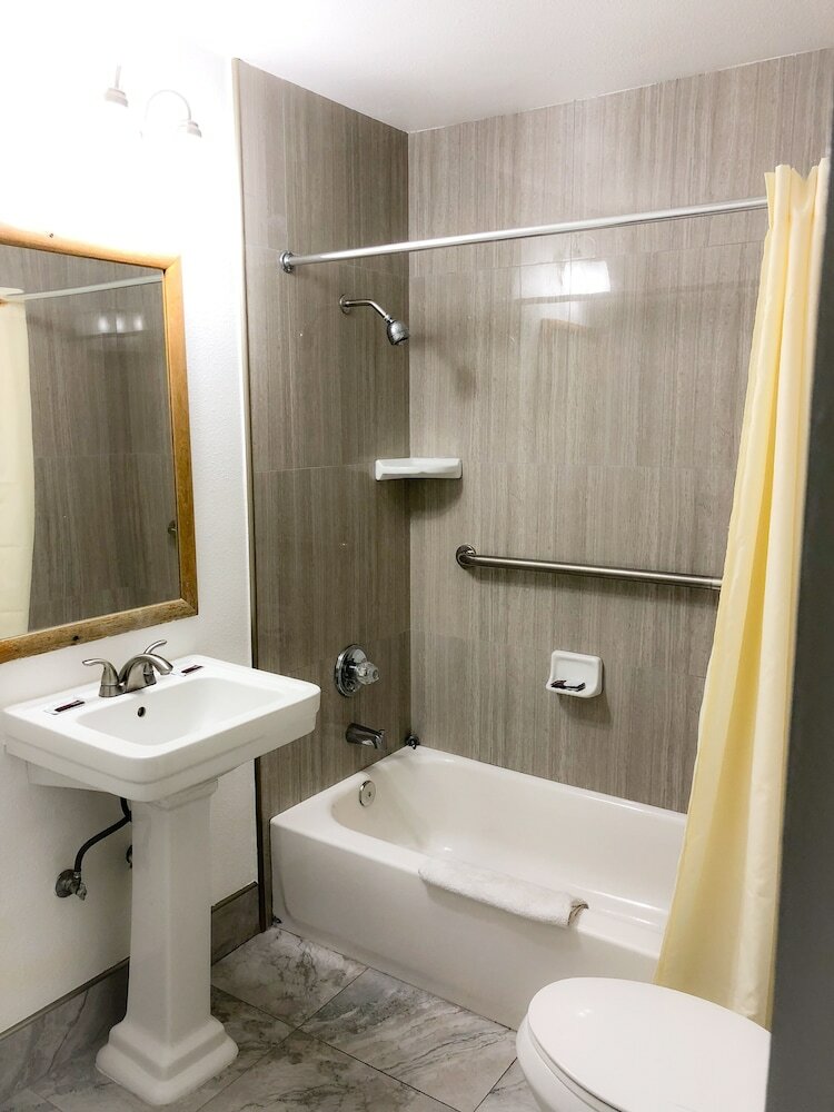 Фото Casa Blanca Inn & Suites