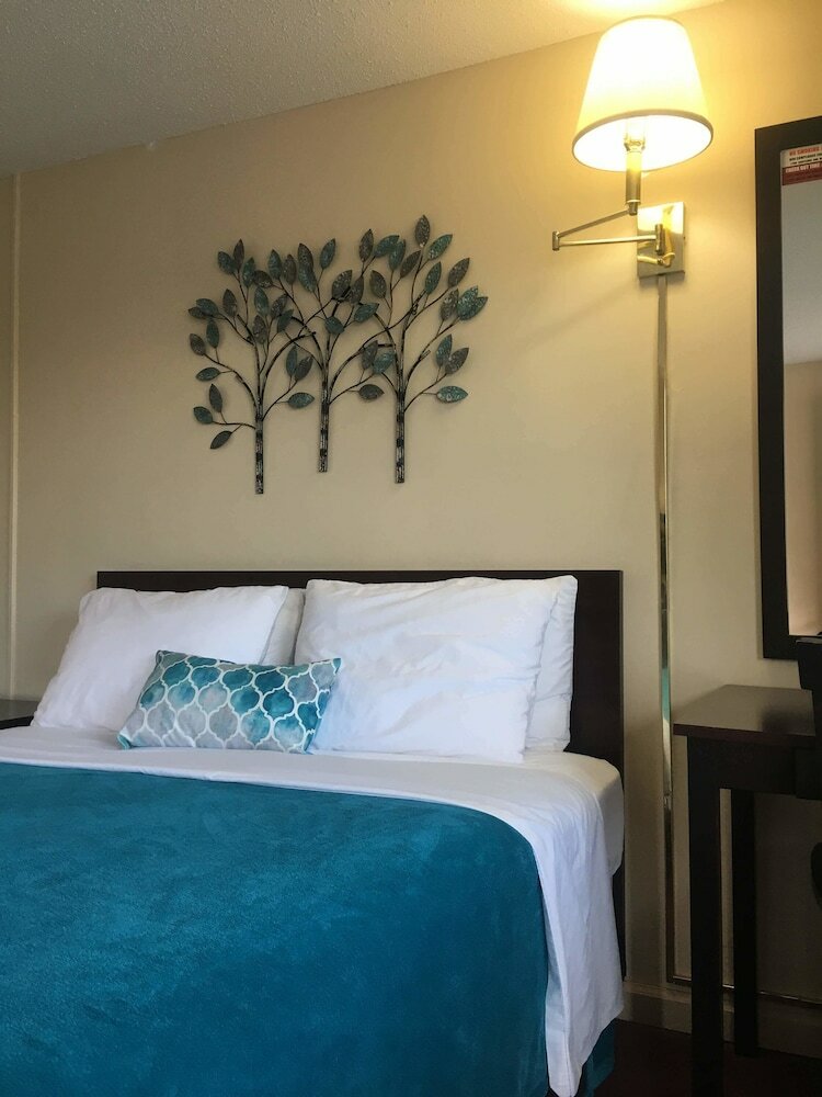 Фото Swiss Cottage Inn