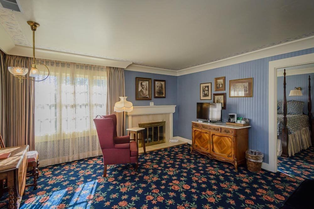 Фото The Mendocino Hotel and Garden Suites