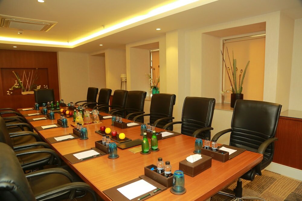 Фото Amanora The Fern Hotels & Club