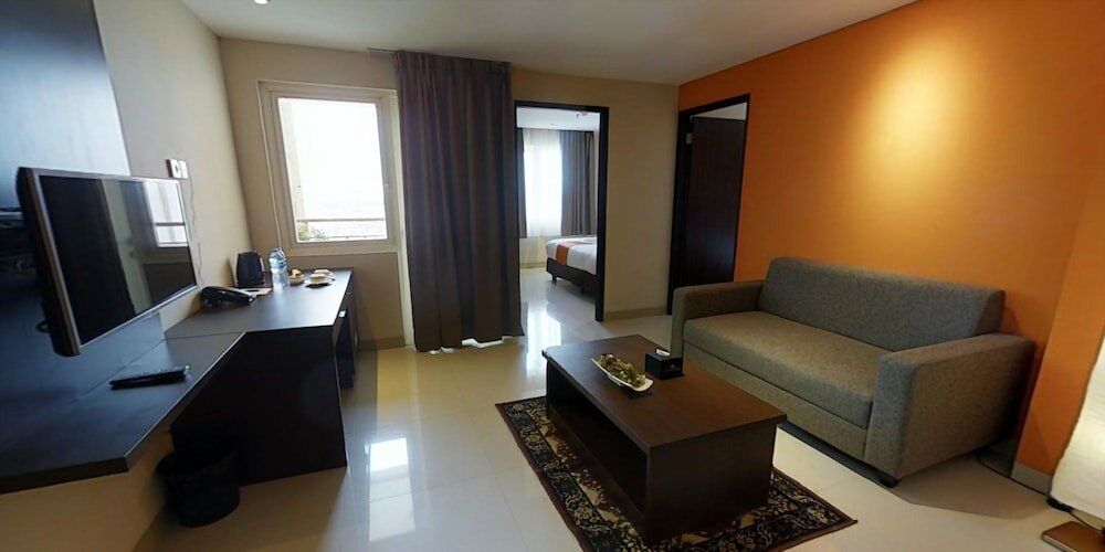 Фото The Gloria Suites Jakarta