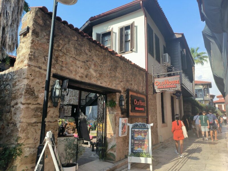 Хостел Old House Hostel & Pub в Муратпаше