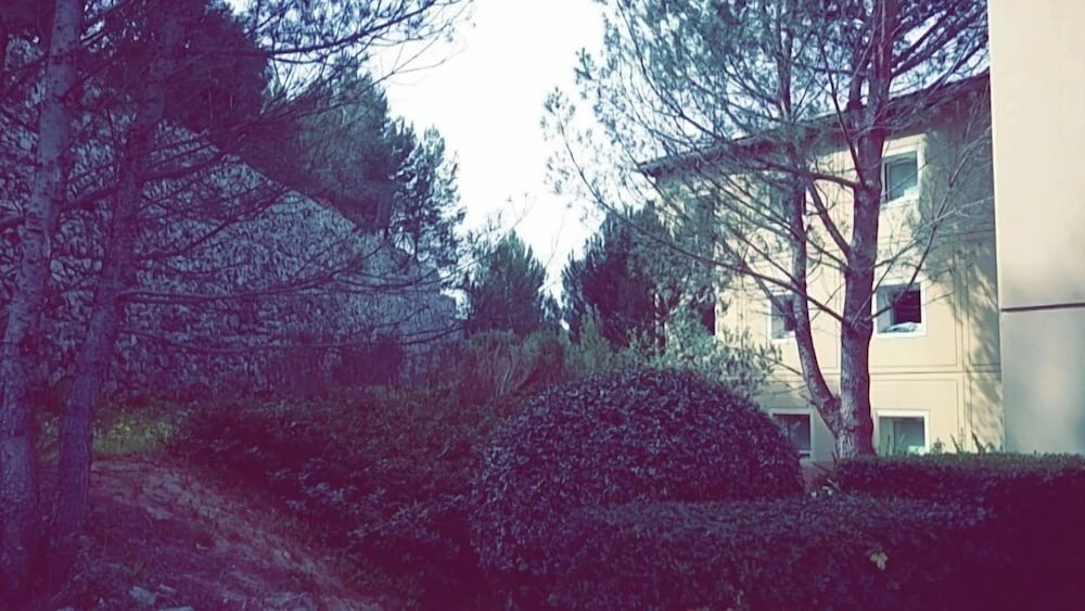 Фото hotelF1 Aix en Provence Sainte Victoire