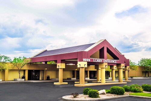 Гостиница Ramada by Wyndham Salt Lake City North Temple в Солт-Лейк-Сити