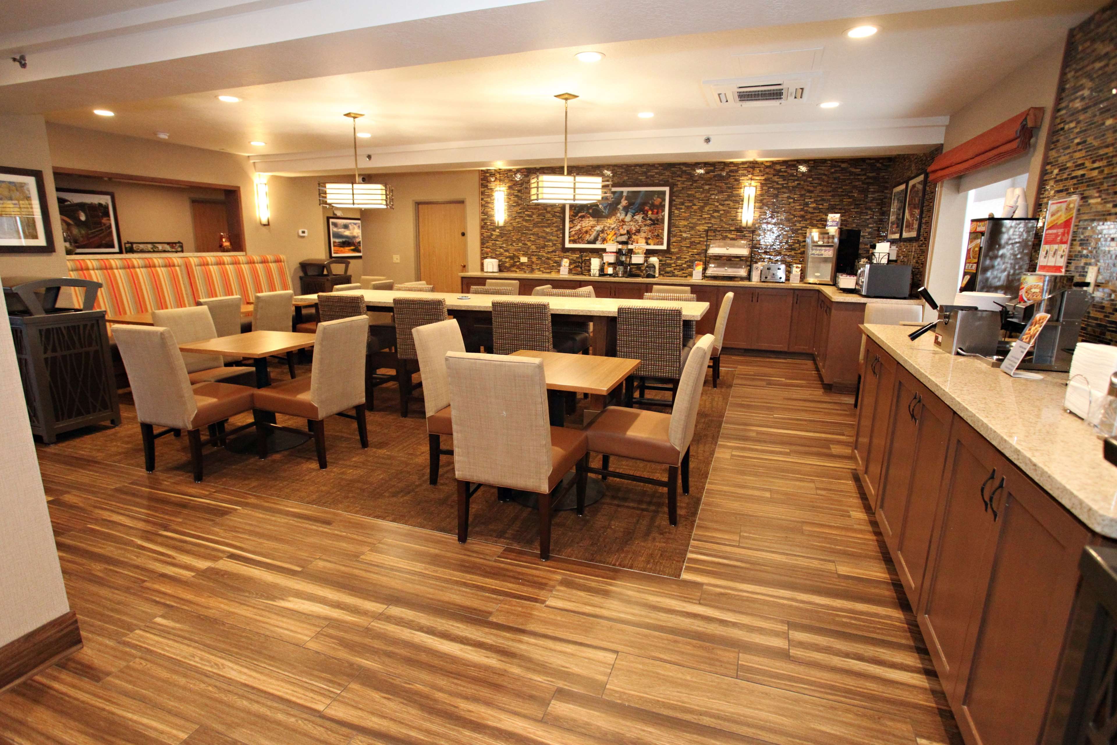 Фото Best Western Plus Cottontree Inn