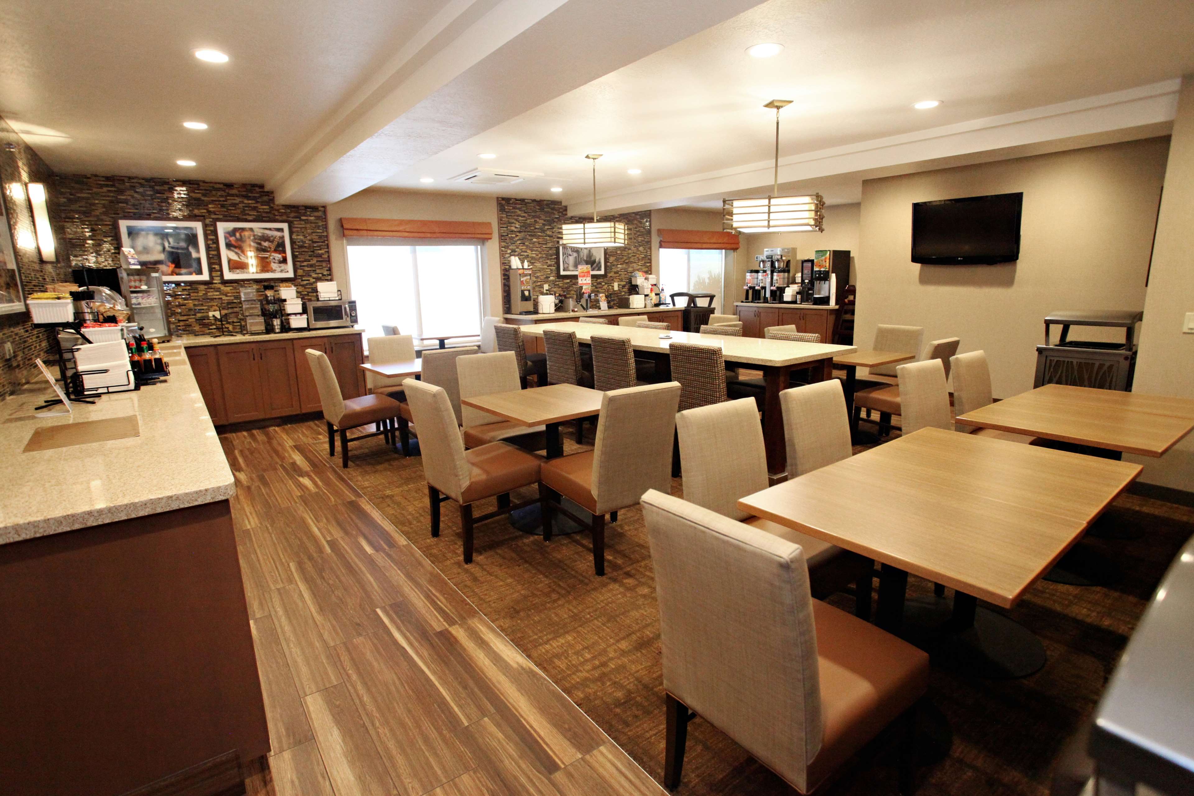 Фото Best Western Plus Cottontree Inn