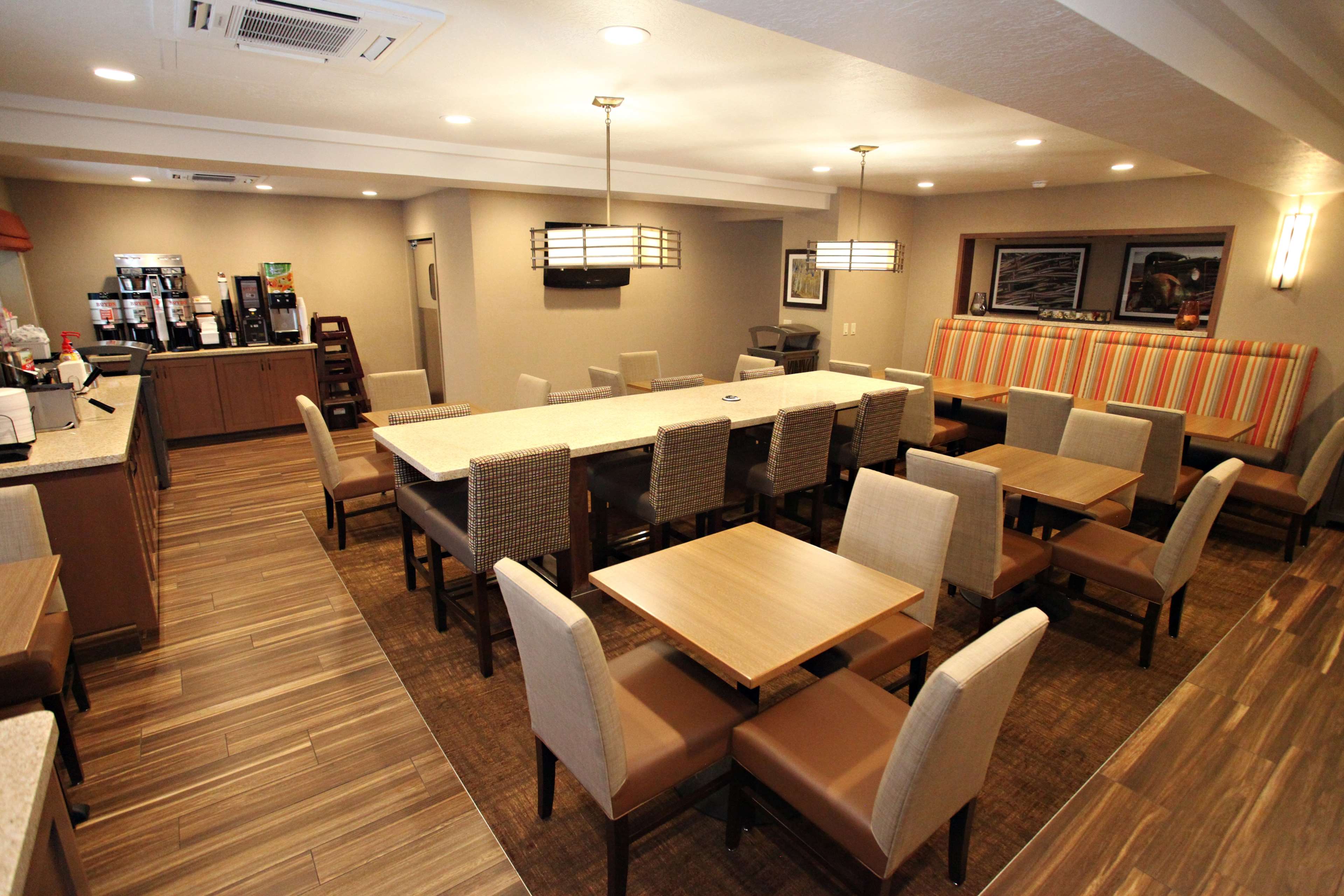 Фото Best Western Plus Cottontree Inn