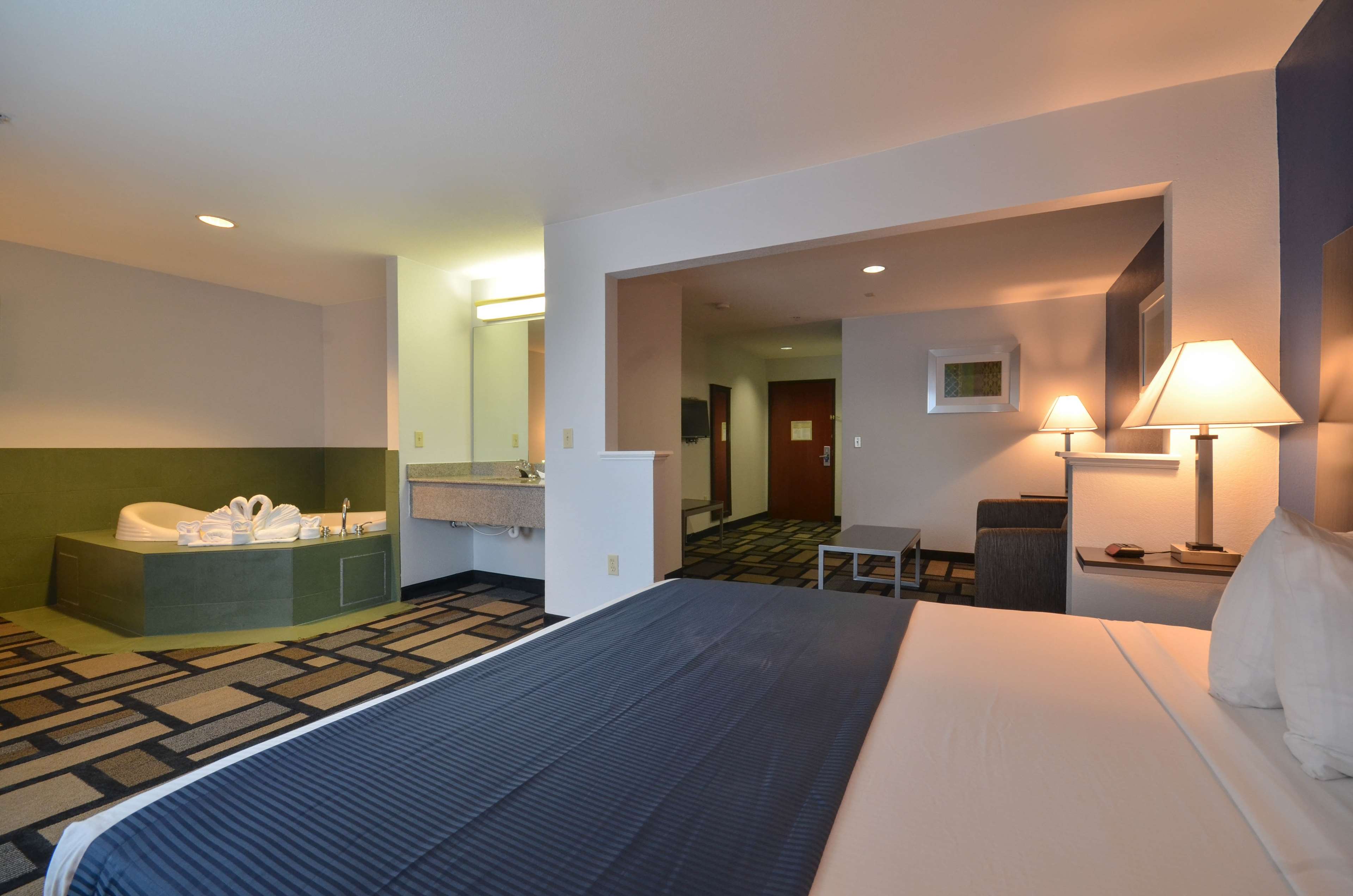 Фото Best Western Galleria Inn & Suites