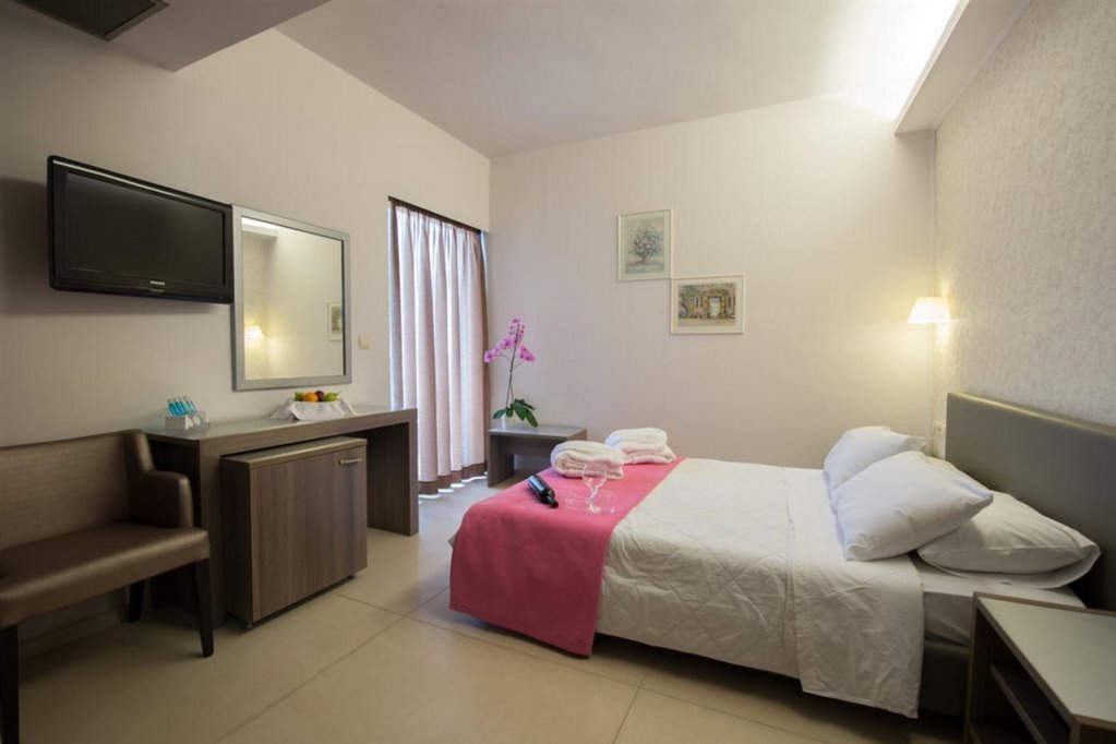 Фото Ilion Hotel Suites
