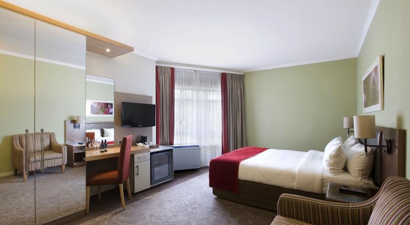 Фото SunSquare Cape Town Gardens