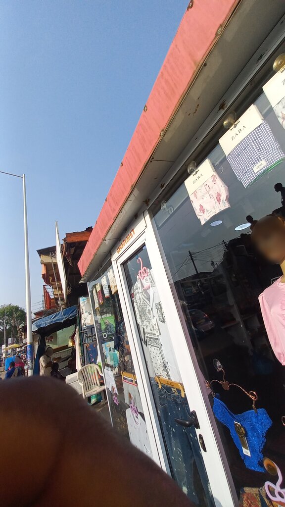 Clothing store Empress Mak Klothing, Accra, photo