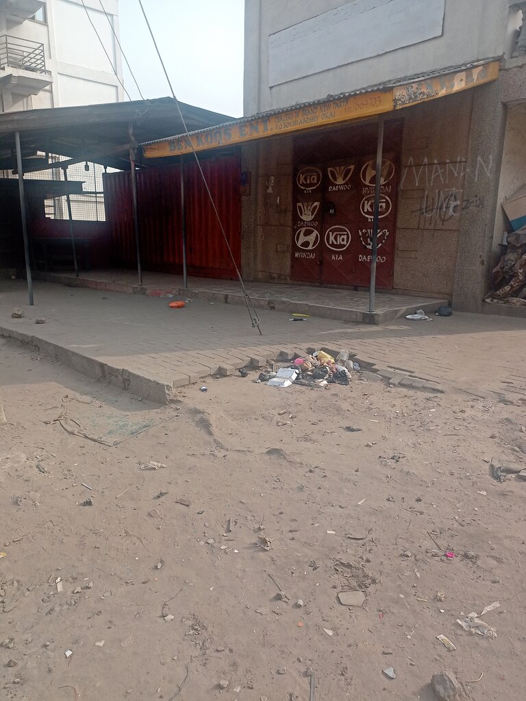 Auto parts and auto goods store Been Koos Enterprise, Accra, photo