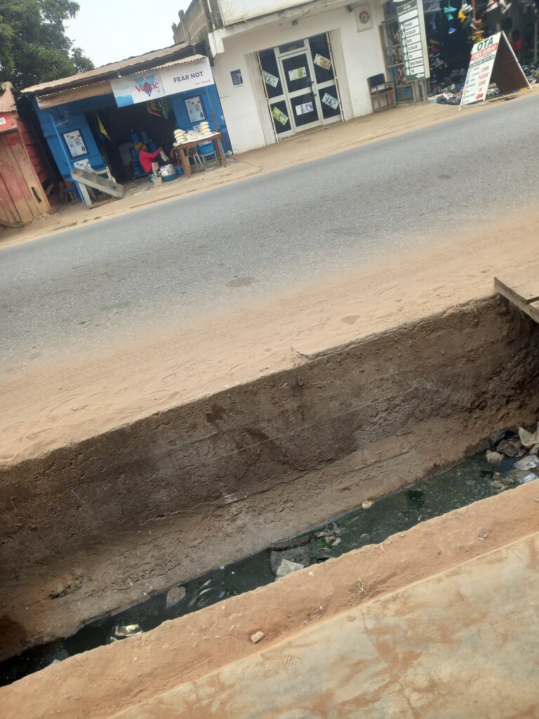 Clothing store Fear Not Ent, Accra, photo