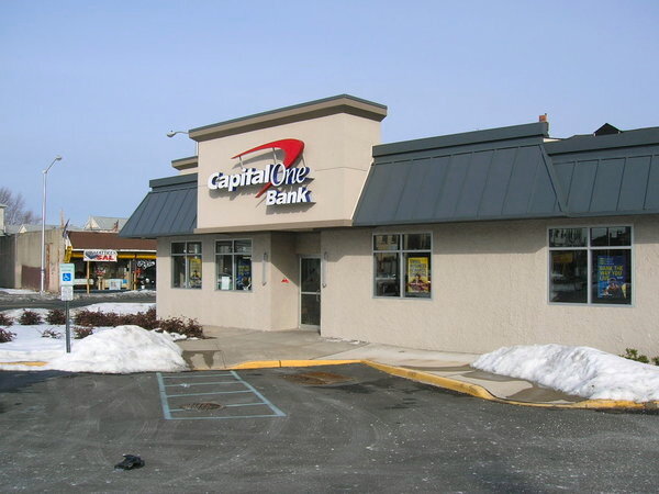 ATM'ler Capital One Bank, Newark, foto