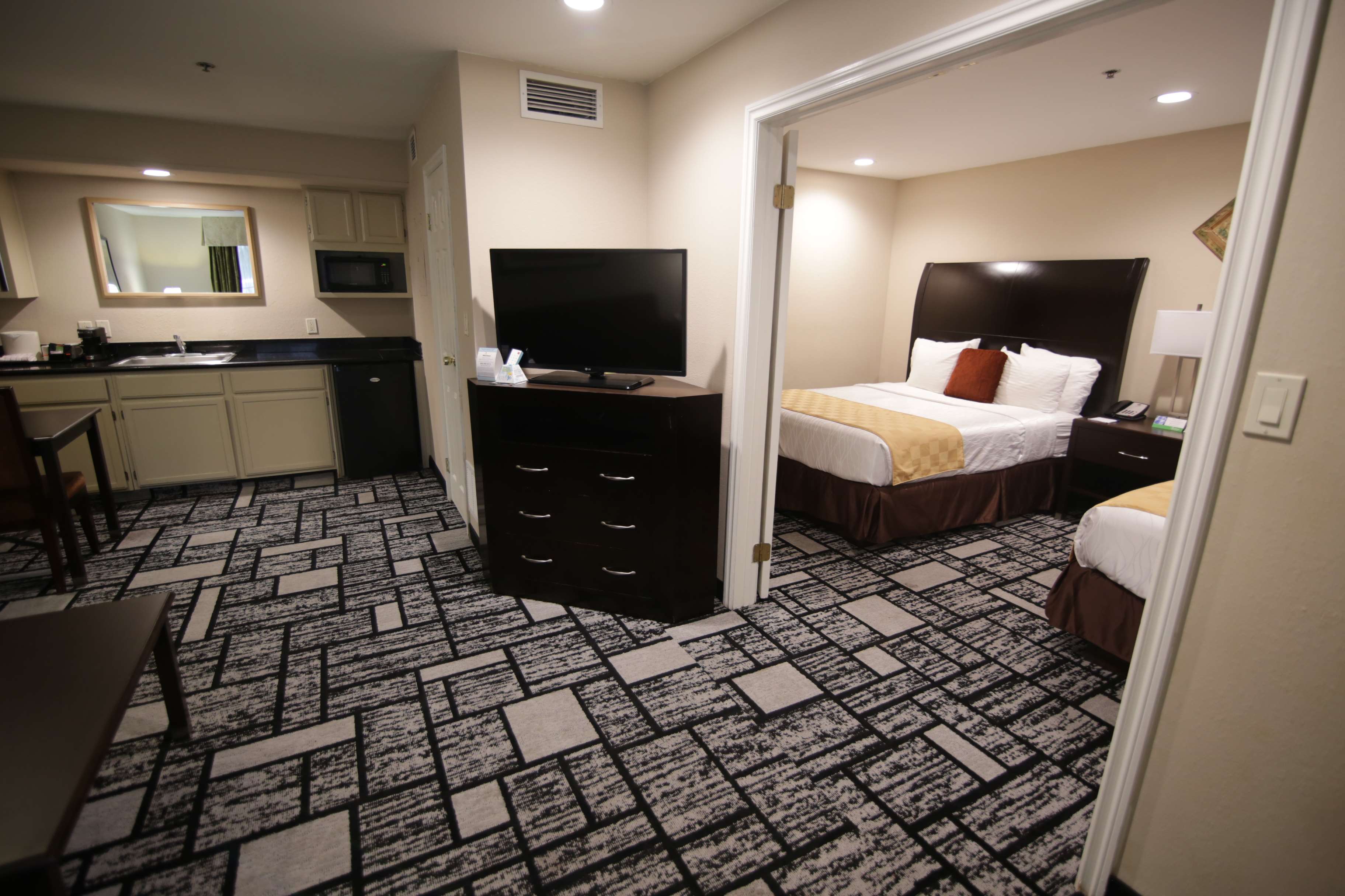 Фото Best Western Plus Meridian Inn & Suites, Anaheim-Orange