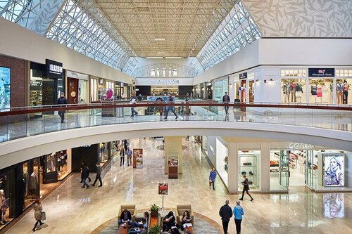 Shopping mall The Shops at Chestnut Hill, Newton, photo