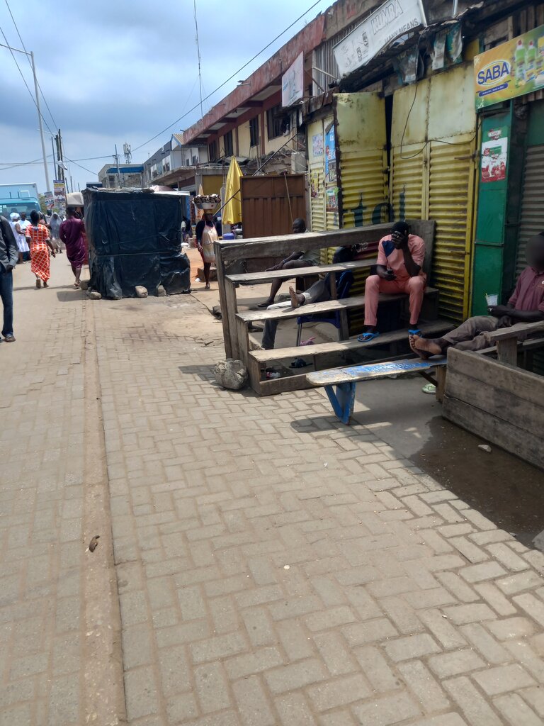 Grocery Many means, Accra, photo