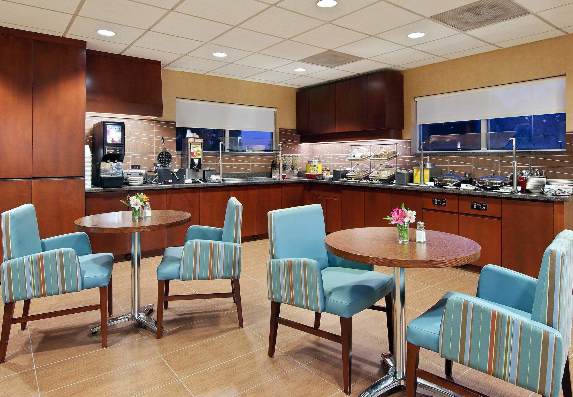 Фото Residence Inn by Marriott Tampa at USF/Medical Center