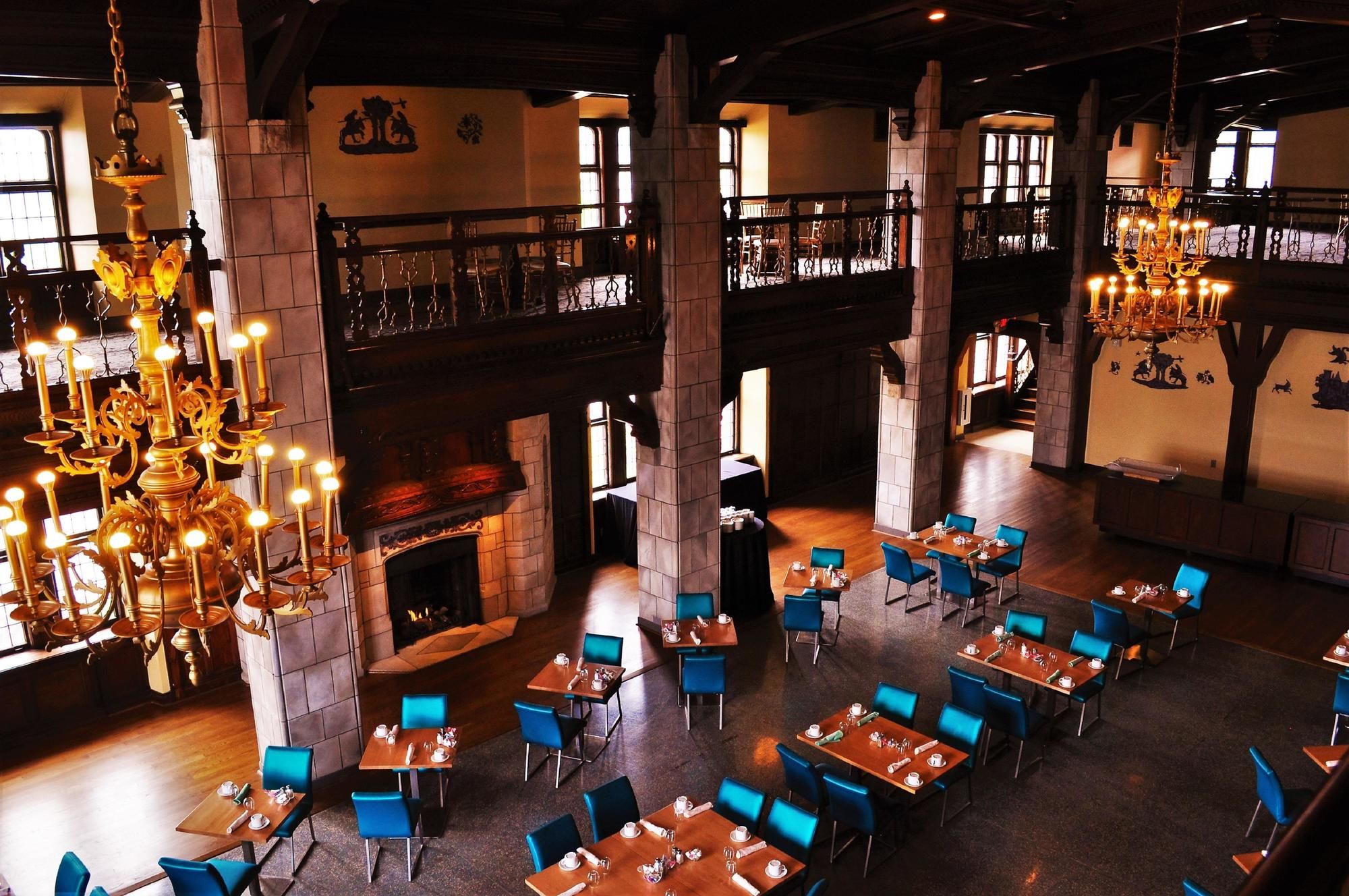 Фото The Tudor Arms Hotel Cleveland - a DoubleTree by Hilton