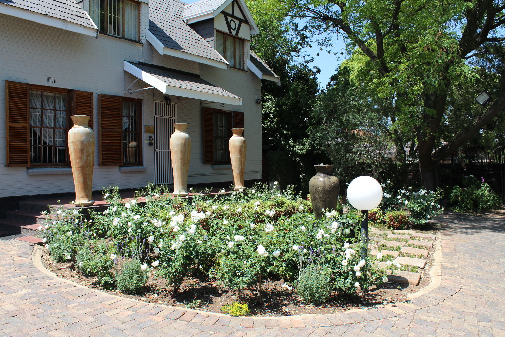 Фото 3Liebeloft Guest House