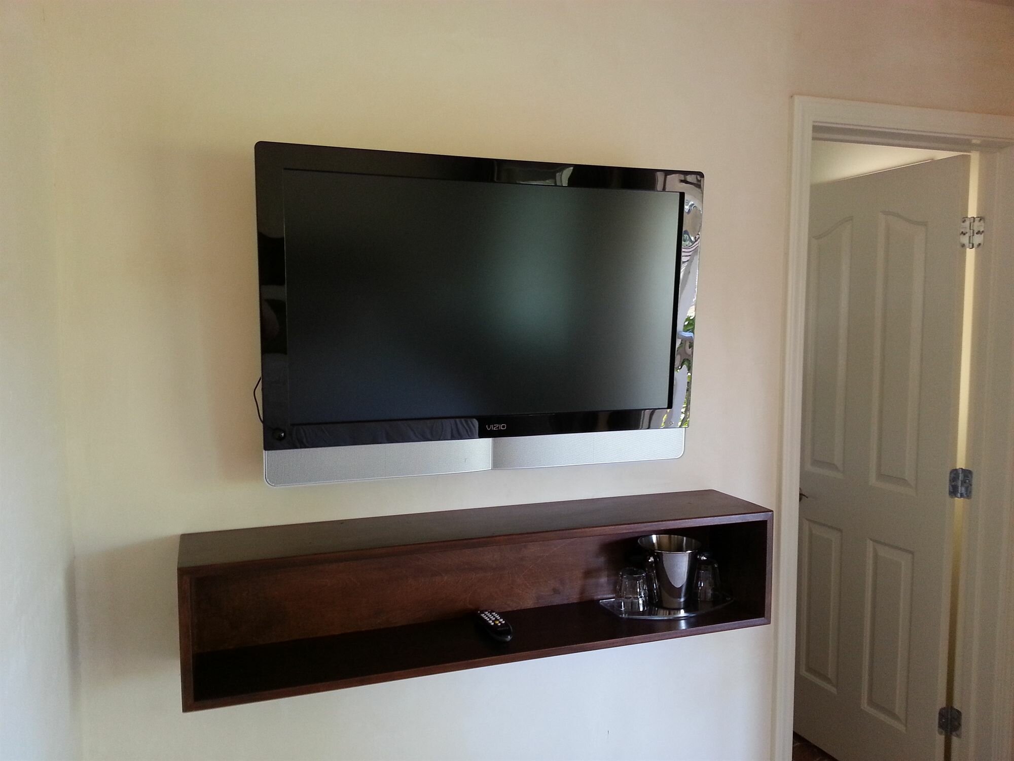 Фото Vendange Carmel Inn & Suites