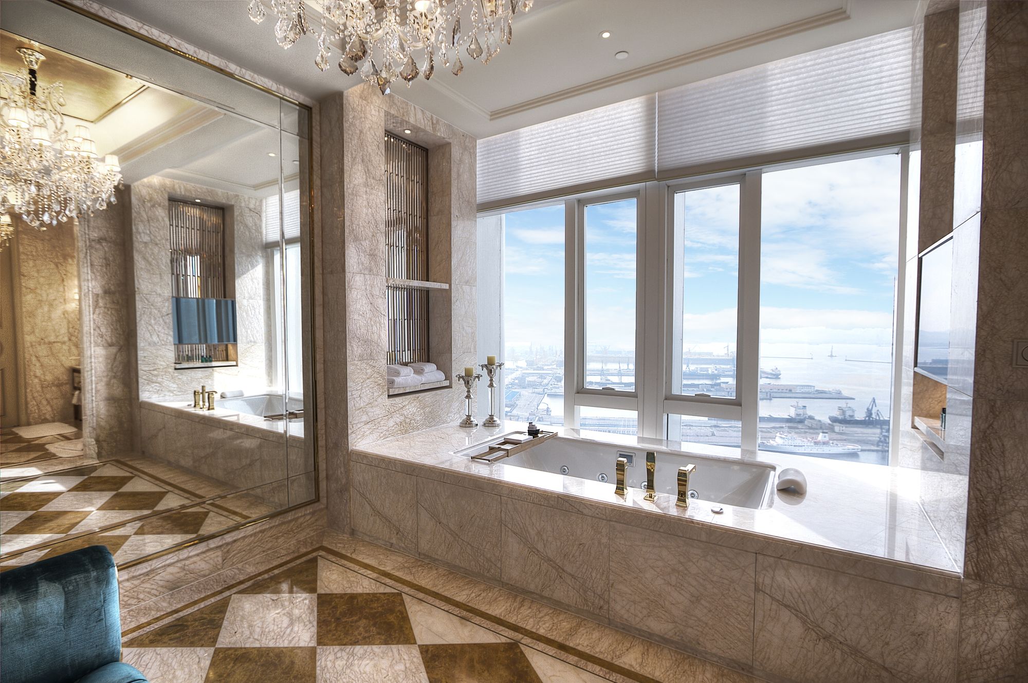 Фото Conrad Dalian