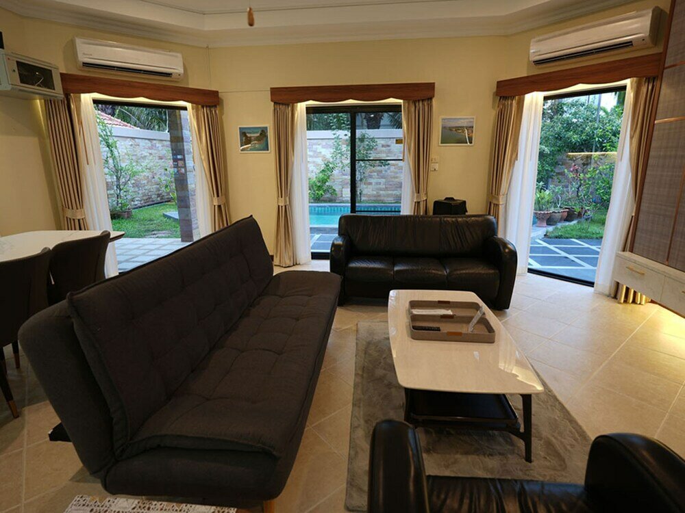 Фото Majestic Seaside Pool Villa