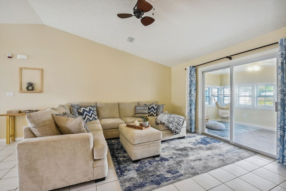 Фото Memory Float by Book That Condo