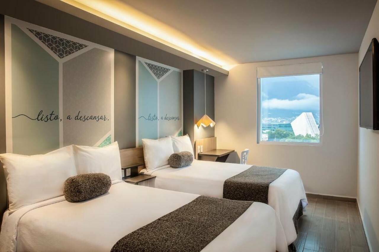 Фото One San Luis Potosi Glorieta Juarez