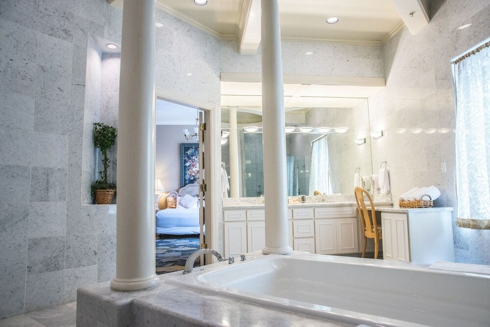 Фото The Sterling Hotel