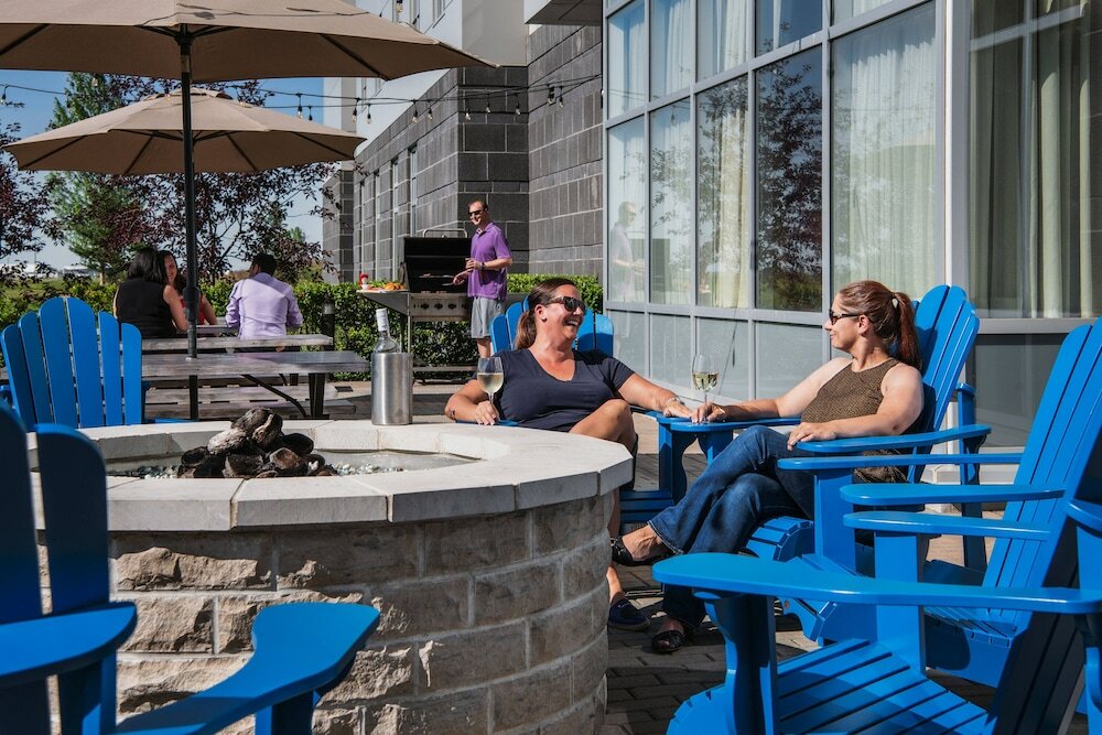 Фото Residence Inn by Marriott Calgary Airport