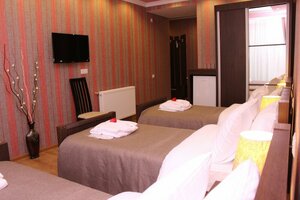 Hotel Monopoli Kutaisi (Chavchavadze 1st avenue, 23A), hotel