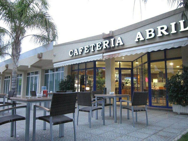 Отель Abril