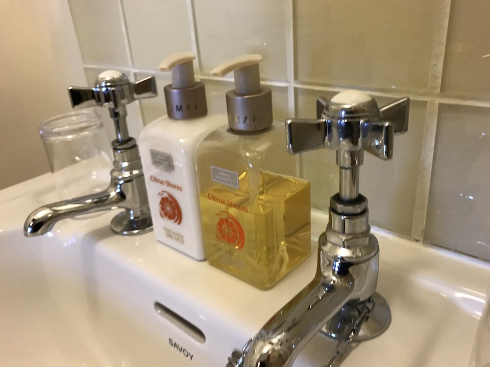 Фото Bythesea Guest House